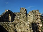 Крепостные стены Стречненского замка