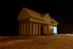 о.п. Пралески: Пассажирский павильон, вид ночью